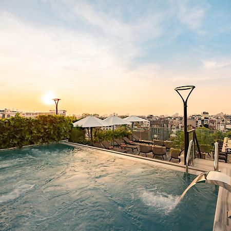 Grand Hotel Du Lac 하노이 외부 사진 Rooftop pool at the hotel