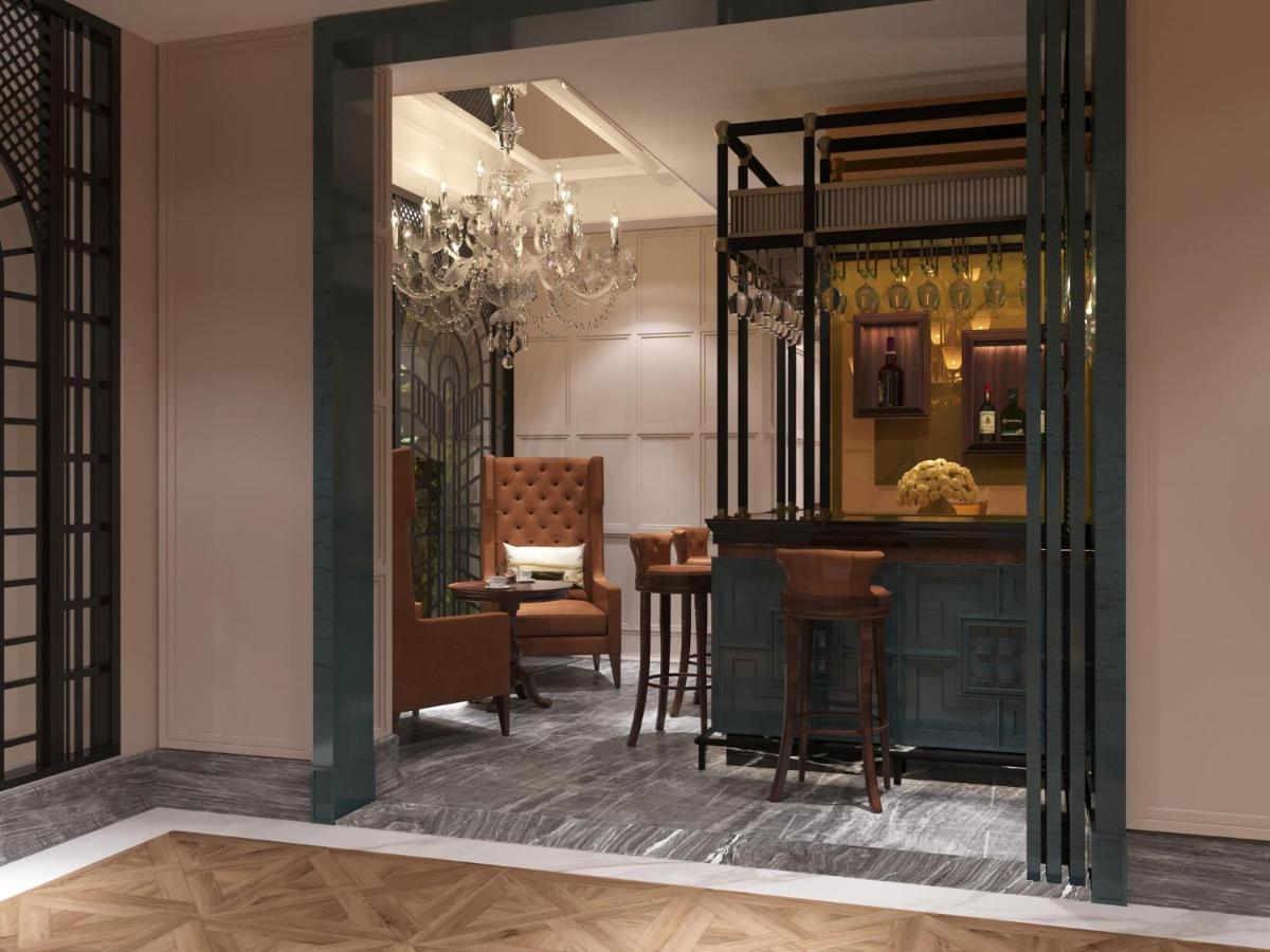 Grand Hotel Du Lac 하노이 외부 사진 The bar at the hotel