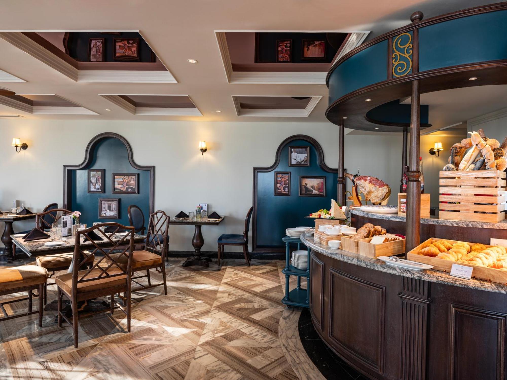 Grand Hotel Du Lac 하노이 외부 사진 The interior of the restaurant