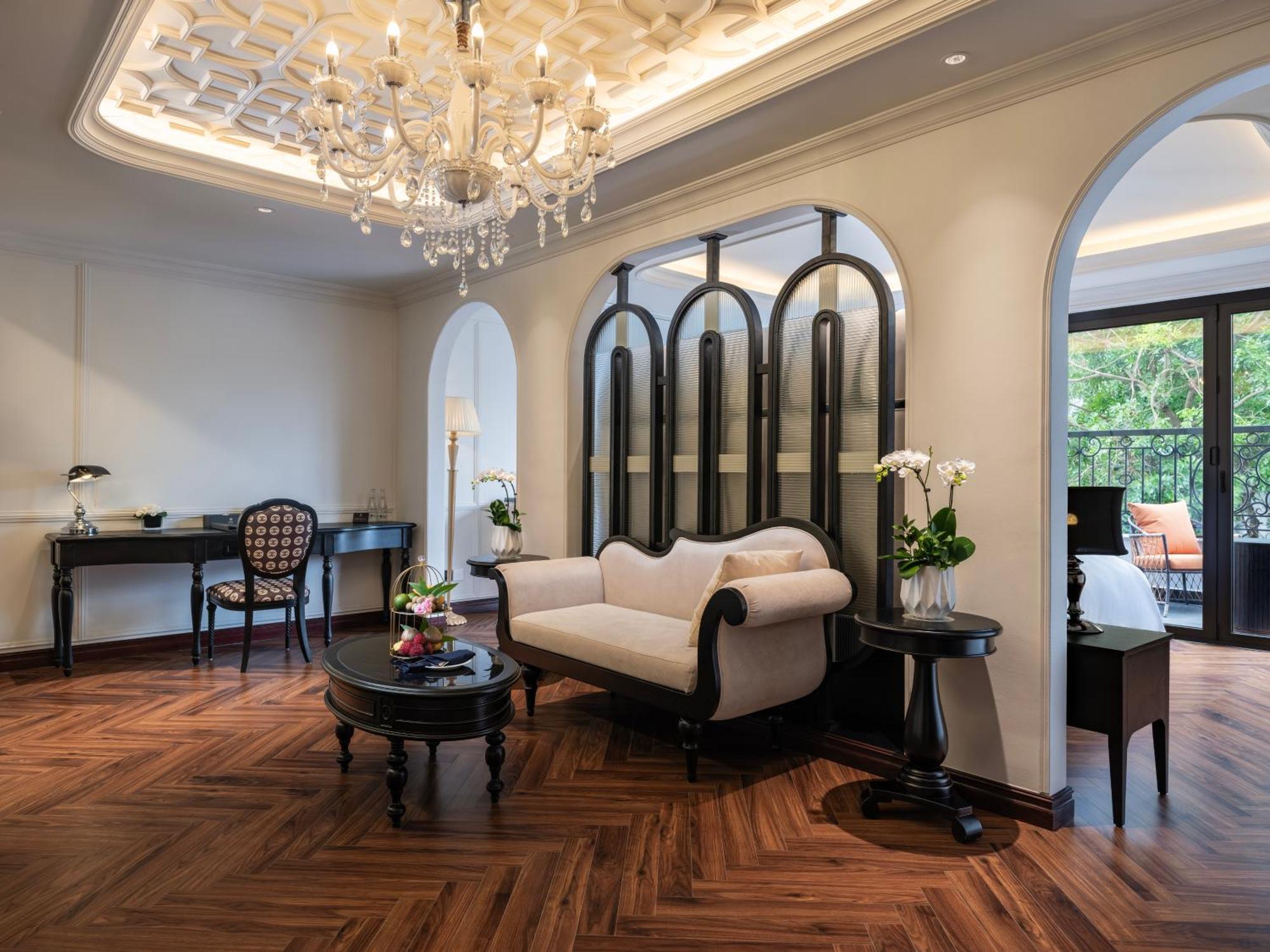 Grand Hotel Du Lac 하노이 외부 사진 The living room of a suite at the Mandarin Oriental, Bangkok