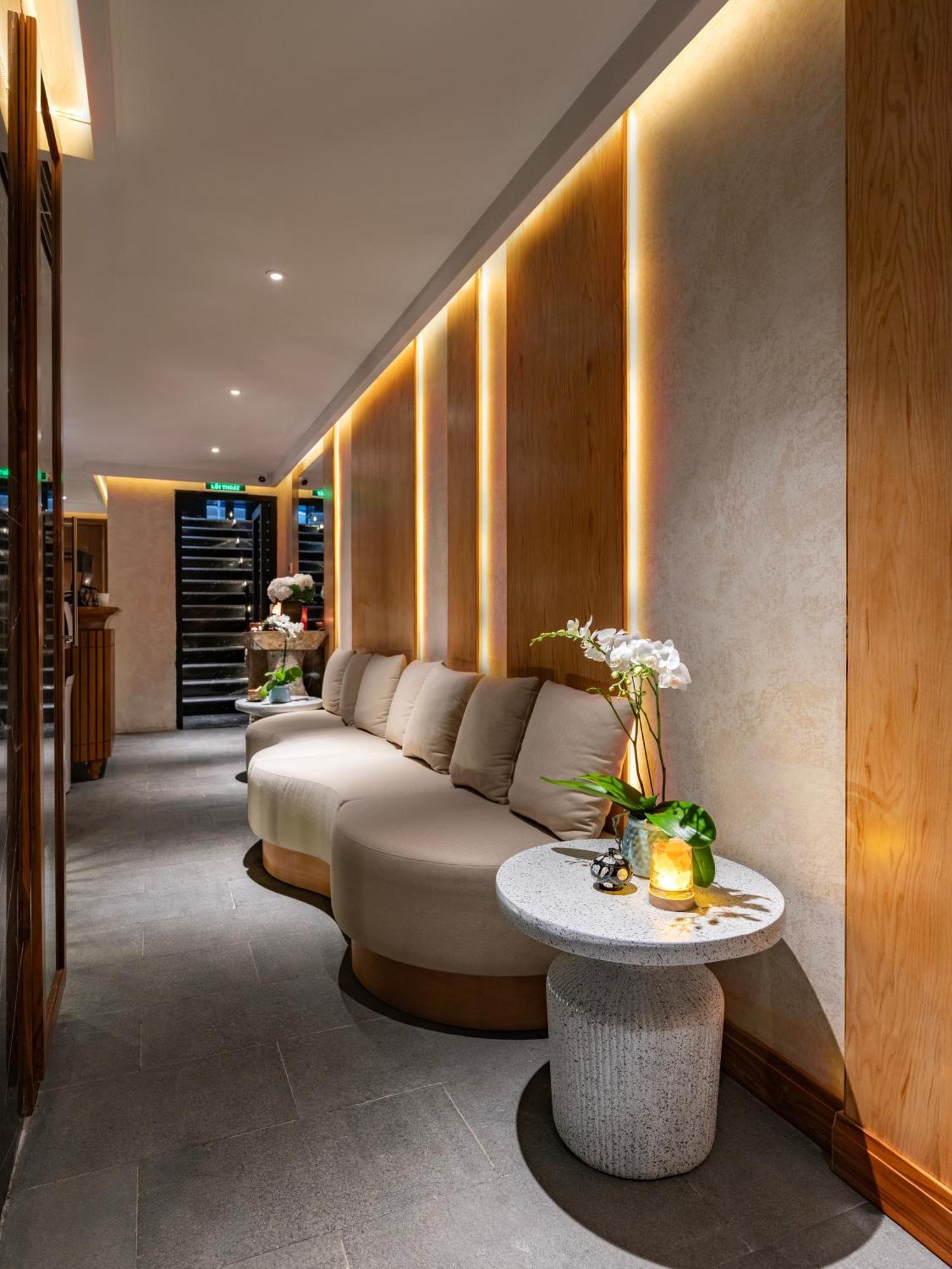 Grand Hotel Du Lac 하노이 외부 사진 The interior of the lounge