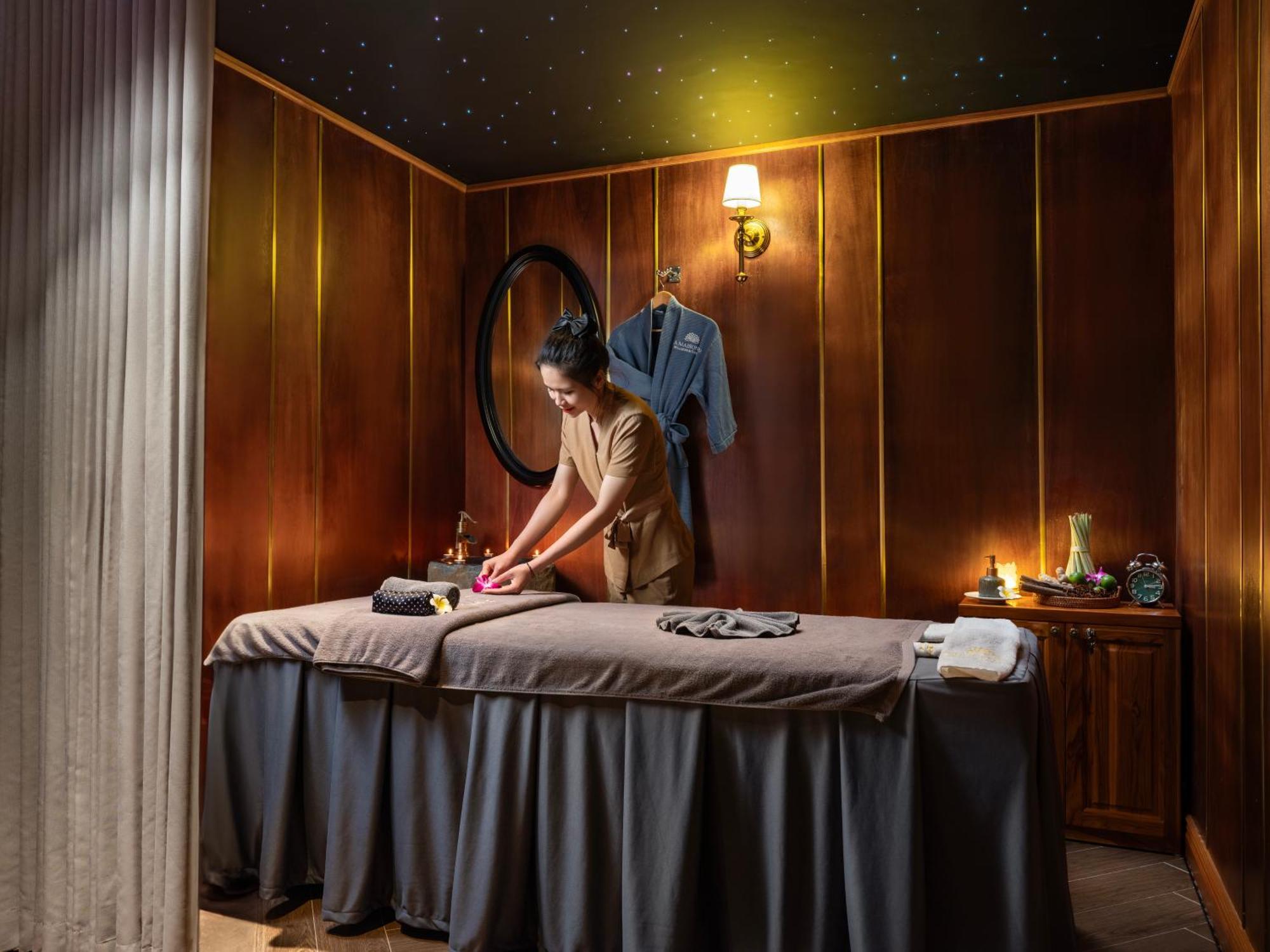 Grand Hotel Du Lac 하노이 외부 사진 Thai massage