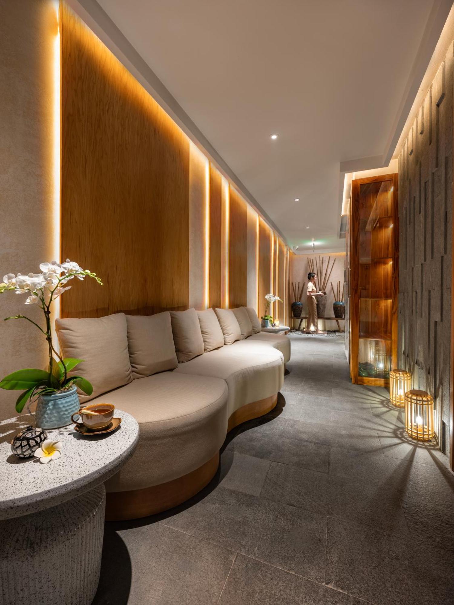 Grand Hotel Du Lac 하노이 외부 사진 The Spa at The Landmark