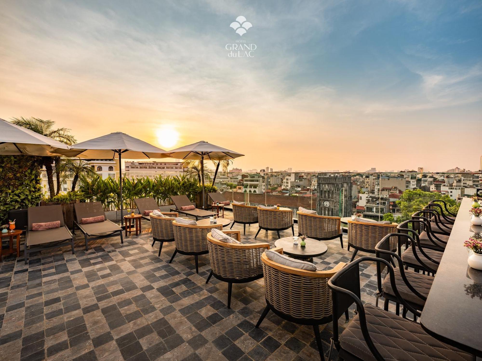 Grand Hotel Du Lac 하노이 외부 사진 The 1980s rooftop bar