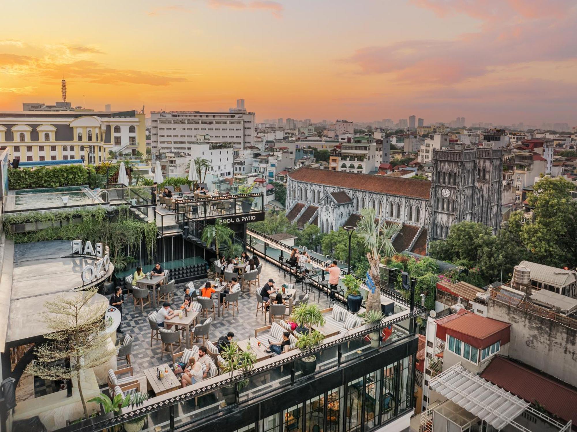 Grand Hotel Du Lac 하노이 외부 사진 View of the rooftop bar
